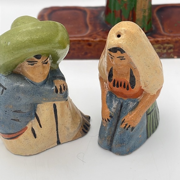 Vintage MCM Mexicans  Couple  Cactus Salt & Pepper Shakers Kitsch - Picture 8 of 8